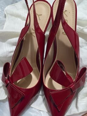 YDN Red Patent Pointed Slingback Heels with Bow Accent